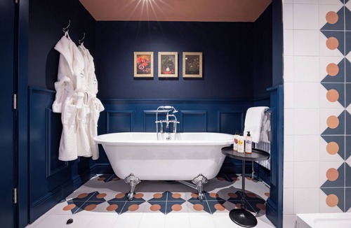 Newbury Hotel | The Coat and Bear