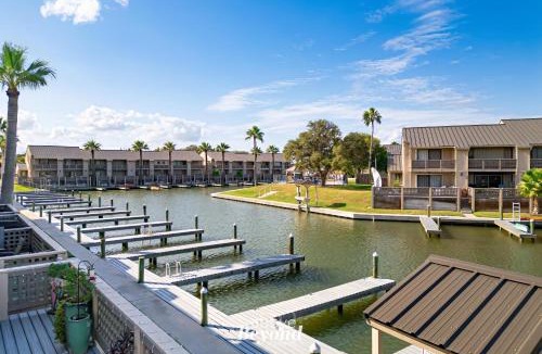 Harbor Oaks House | The Cobalt Crab Oasis