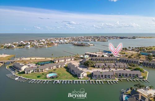 Harbor Oaks House | The Cobalt Crab Oasis