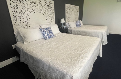 Hector House | The Cobalt Suite at Diamond on Seneca: Two King Beds with Bay Window