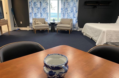 Hector House | The Cobalt Suite at Diamond on Seneca: Two King Beds with Bay Window