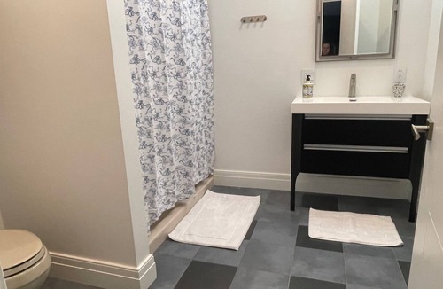 Hector House | The Cobalt Suite at Diamond on Seneca: Two King Beds with Bay Window