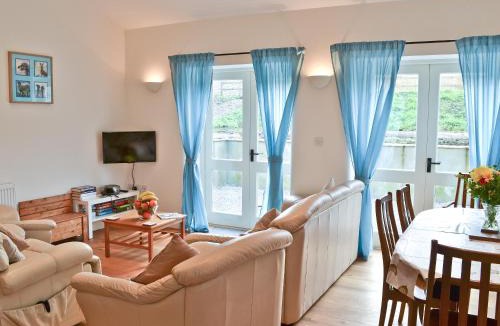 Glastonbury House | The Cobbles