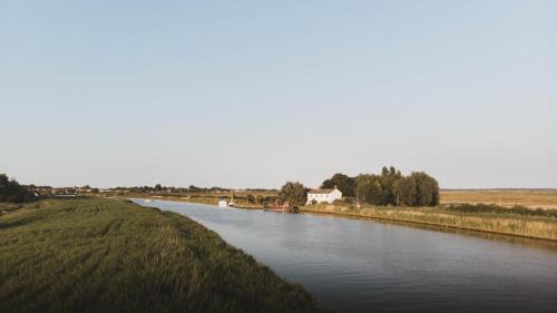 Hopton Bed & Breakfast | The Cockatrice B&B