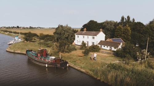 Hopton Bed & Breakfast | The Cockatrice B&B