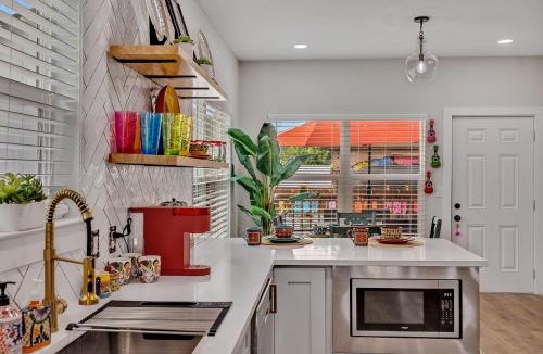 Downtown San Antonio House | The Coco House/Lone Star Dist/Jacuzzi/Golf Cart