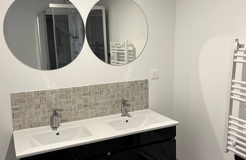 Frossay Bed & Breakfast | The Cocon Room with Wi-Fi