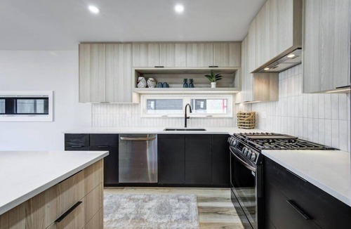 Grand Bend Cottage | THE COCONUT ON THE CORNER- HOT TUB 5BR CLOSE TO BEACH