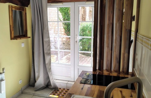 Amfreville-sous-les-Monts Apartment | The cocoon under the vine