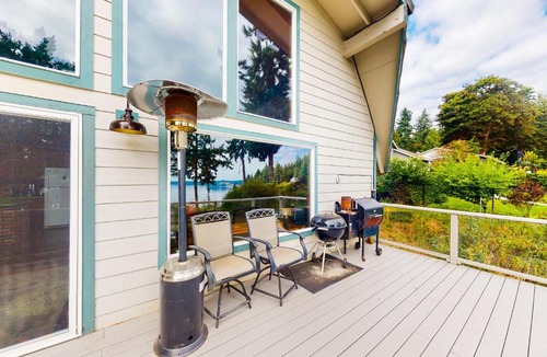 Anderson Island House | The Coffee Grounds