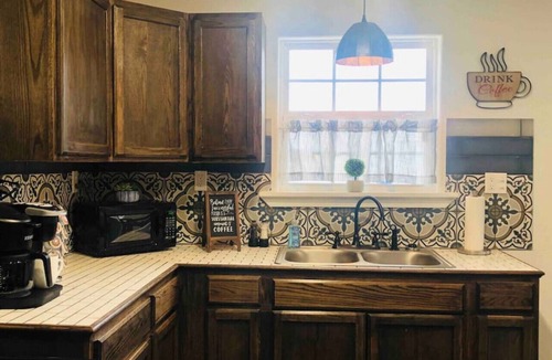 Checotah House | The Coffee House: 1 bedroom unit with free WiFi