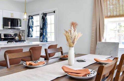 New Northwood House | The Coffeehouse | King Bed·Gym·Music·Full Kitchen!