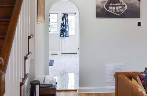 New Northwood House | The Coffeehouse | King Bed·Gym·Music·Full Kitchen!