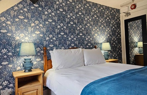 Quedgeley Hotel | The College Arms