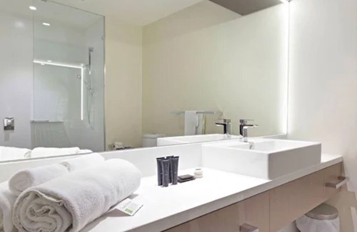 Morningside Hotel | The Colmslie Hotel