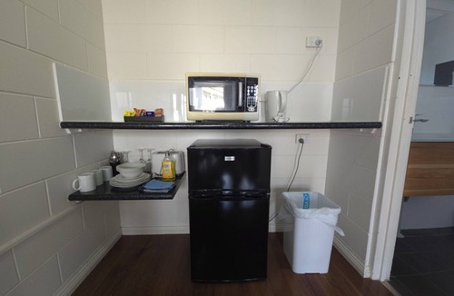 Mundingburra Hotel | The Colonial Rose Motel