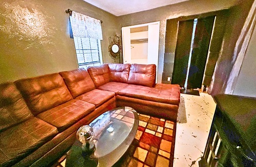 The Colony House | The Colony FIFA Stay | Stylish Home Close to COSM, Perfect for Groups