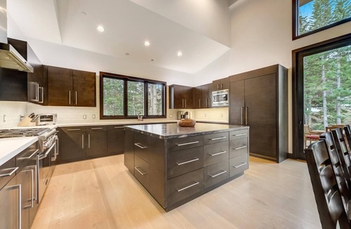 Park City House | The Colony | Walk To Slopes, Hot Tub, Parking | KBM Resorts | Walk to Slopes, Hot Tub, Parking | 2 homes, 9 Bedrooms | ML-2510