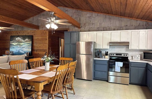 Kelly House | The Columbia Cabin Escape