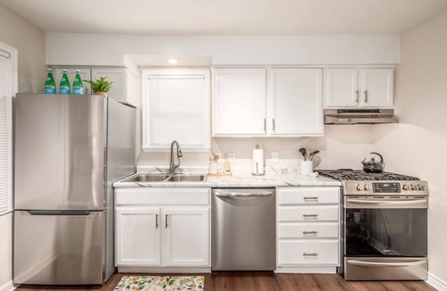 Clintonville House | The Columbus Cape Cod Cottage | 1st Floor Beds!