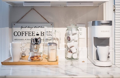 Clintonville House | The Columbus Cape Cod Cottage | 1st Floor Beds!