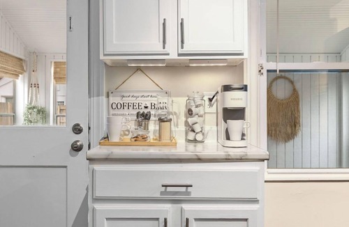 Clintonville House | The Columbus Cape Cod Cottage | 1st Floor Beds!