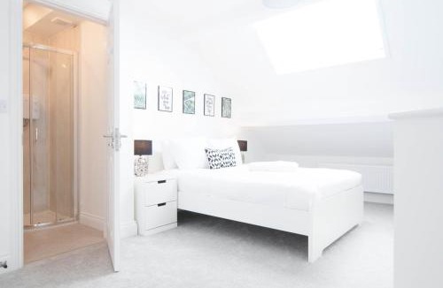 Burton on Trent House | The Comet - 5 separate beds & 3 bathrooms