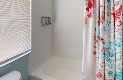Baytown House | The Comfi Coral - Apartment Home Studio C