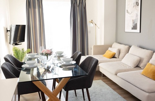 Hatfield Apartment | The comfy Hatfield nest