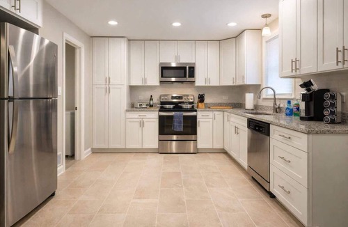 Worth House | The Comfy King Ranch/King Bed Suite/Fast Wi-Fi