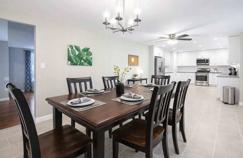Worth House | The Comfy King Ranch/King Bed Suite/Fast Wi-Fi