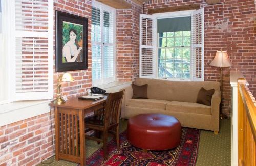 Claremont Hotel | The Common Man Inn & Restaurant