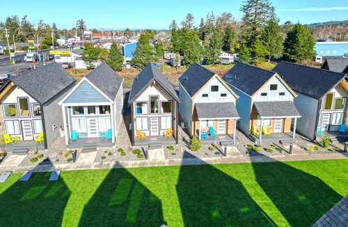 Seaside Villa | The Commons Courtyard - K