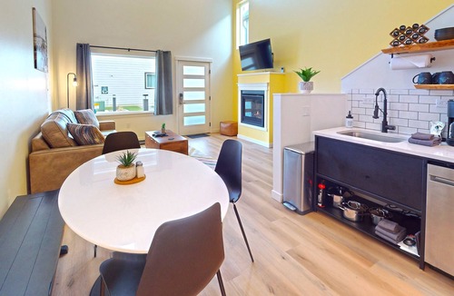 Seaside Villa | The Commons - Courtyard - S