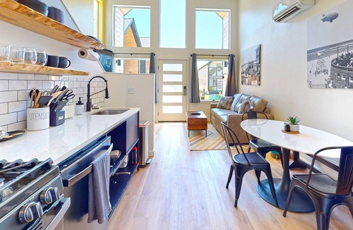 Seaside Villa | The Commons - Courtyard - T