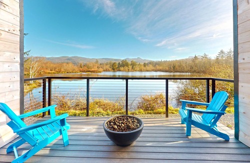Seaside Villa | The Commons Pond View Assignment 5