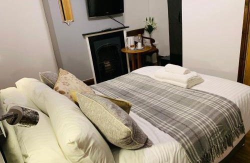 Damerham Hotel | The Compasses Inn