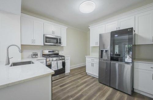 Athens House | The Complex on Bobbins Mill