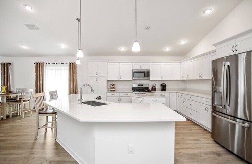 Sumter County House | The Compton Comfort Retreat (Waters Edge)