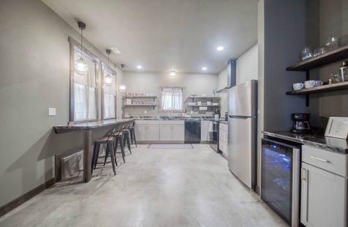 St. James House | The Concord: A charming 2-bed 2-bath pet friendly house in historic Saint James