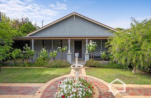 Bendigo House | The Conductors Quarters