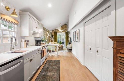 Northwest Quadrant House | The Congress Cottage