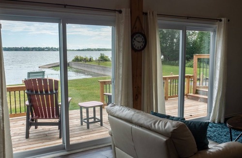 Wellington Cottage | The Consecon-Waterfront PEC stay