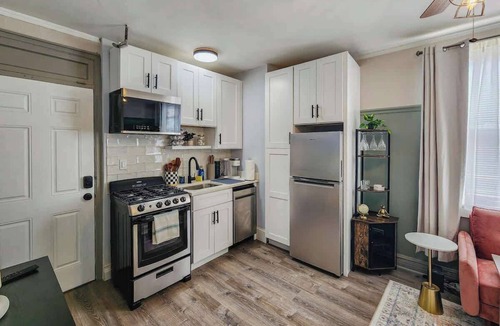Mid-North District Apartment | The Conservatory - Walk to Lincoln Park & Zoo