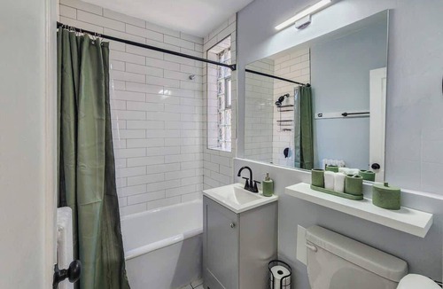 Mid-North District Apartment | The Conservatory - Walk to Lincoln Park & Zoo