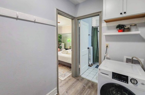 Mid-North District Apartment | The Conservatory - Walk to Lincoln Park & Zoo