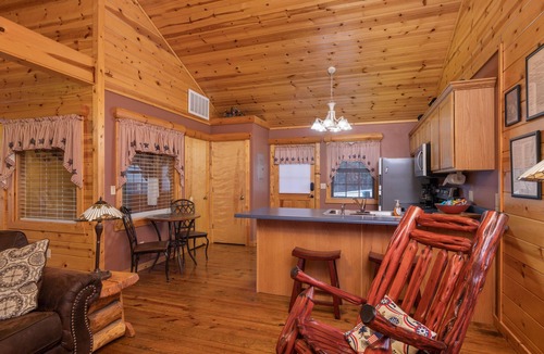 Branson Cabin | "The Constitution" Luxury Cabin at Branson Woods Resort