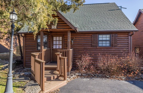 Branson Cabin | "The Constitution" Luxury Cabin at Branson Woods Resort