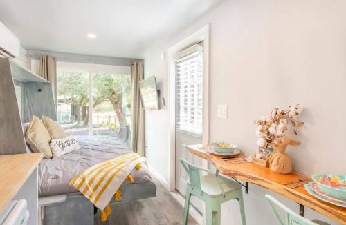 Johnson City House | The Container Retreat @ 290 Wine Trail #7 Groups welcome!