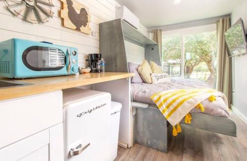 Johnson City House | The Container Retreat @ 290 Wine Trail #8 Celebrate!